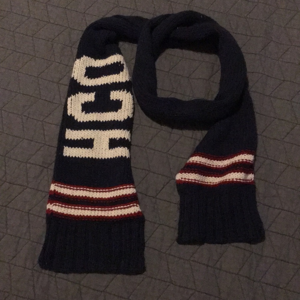 Hollister knit scarf - dark blue, red, and white